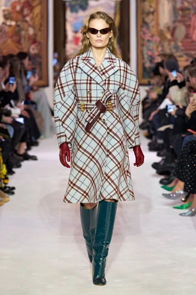 Look 11